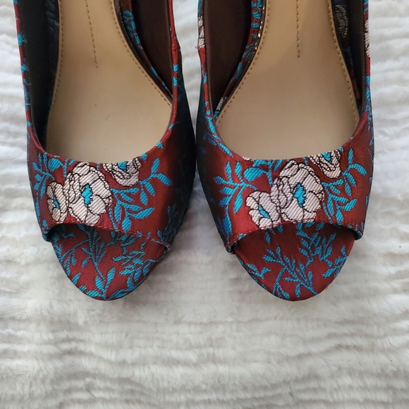 Gianni Bini Platform Heels - Picture 3 of 6